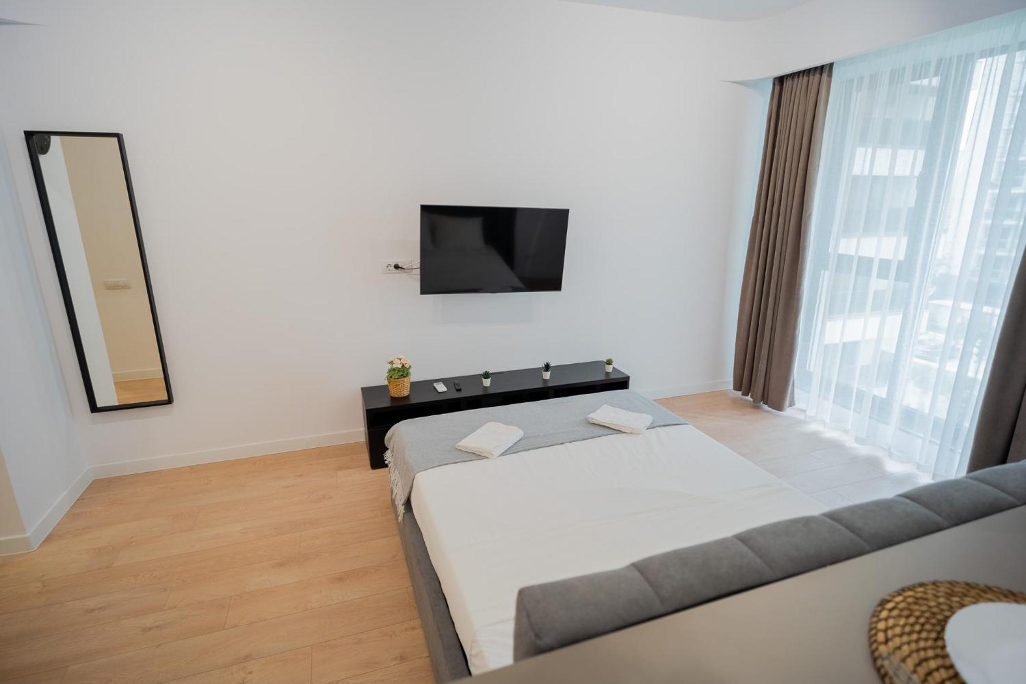 Amazing View Apartments - Iuliu Maniu & Politehnica Park Bucarest Esterno foto
