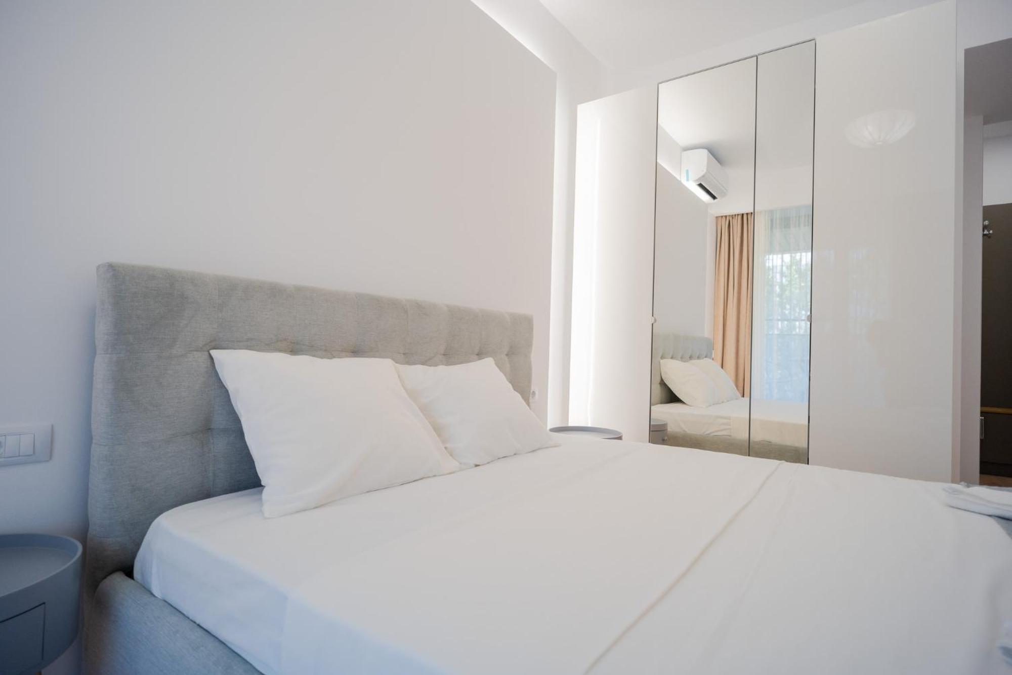 Amazing View Apartments - Iuliu Maniu & Politehnica Park Bucarest Esterno foto