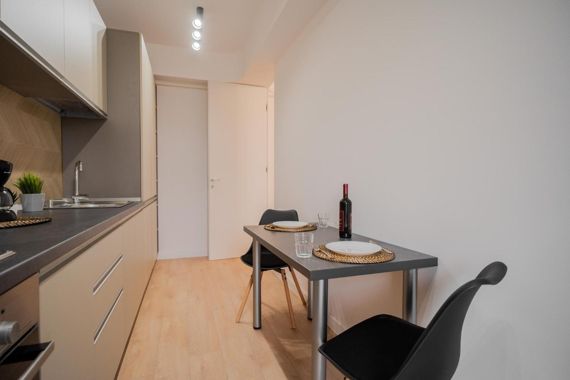 Amazing View Apartments - Iuliu Maniu & Politehnica Park Bucarest Esterno foto