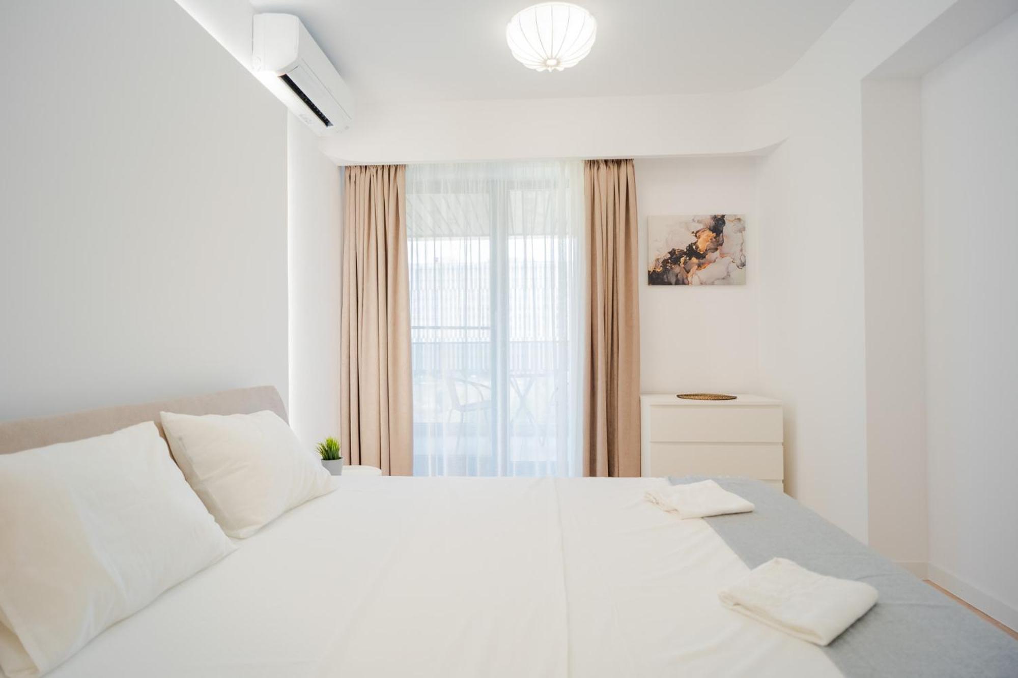 Amazing View Apartments - Iuliu Maniu & Politehnica Park Bucarest Esterno foto